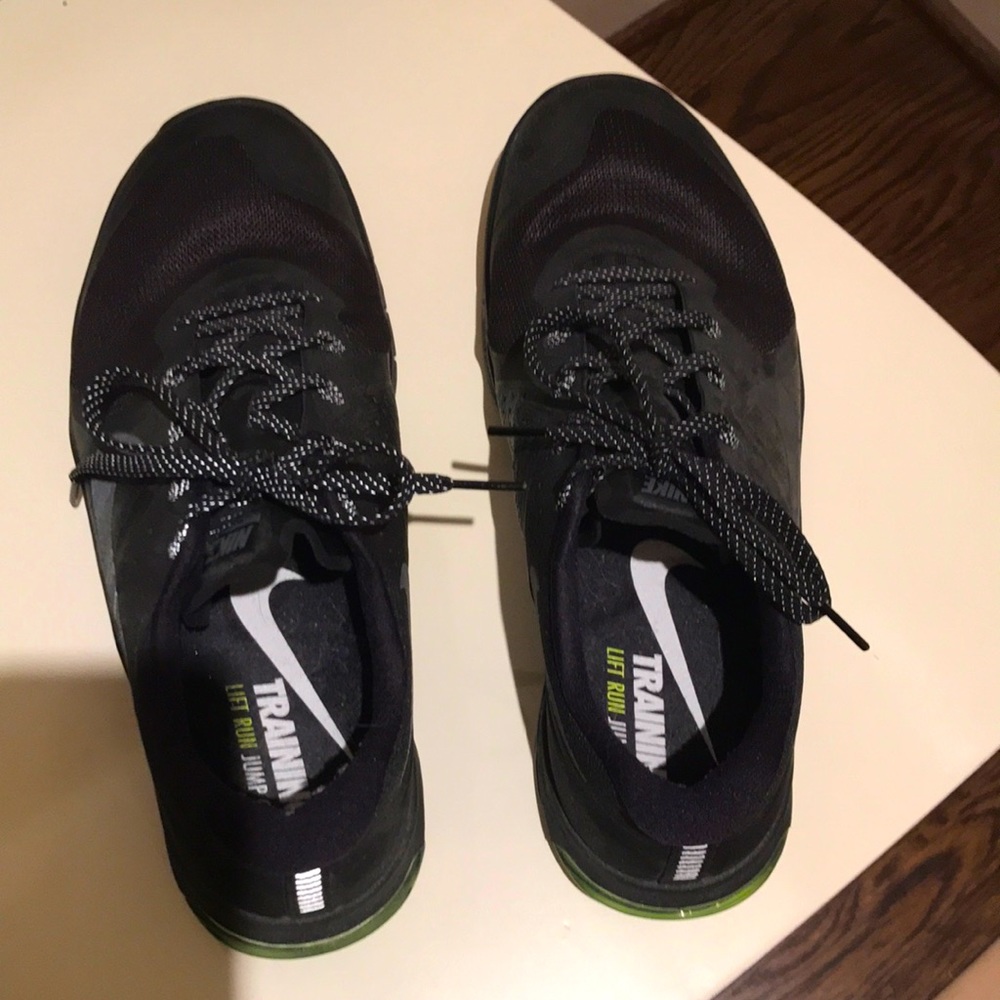 Nike cross trainer shoe